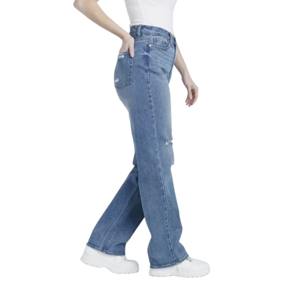 Refuge 90’s Straight Distressed Blue Jeans